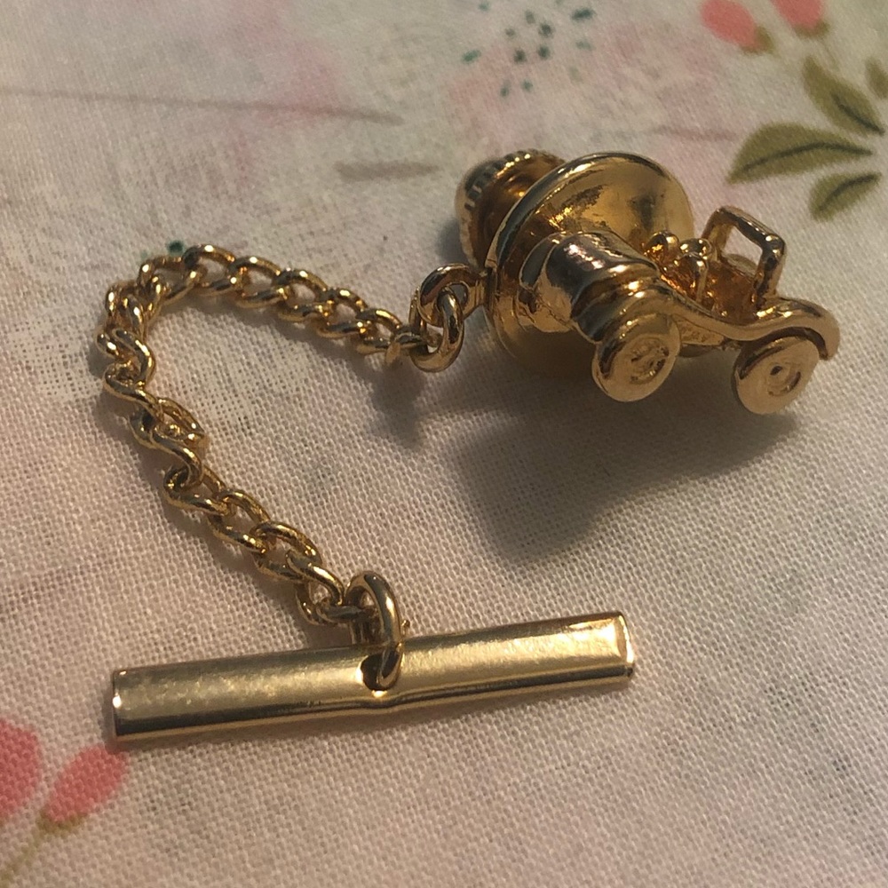 Vintage Car Tie Pin - gold